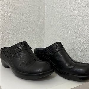 Ariat Black Leather Size 9.5 Womens Clogs